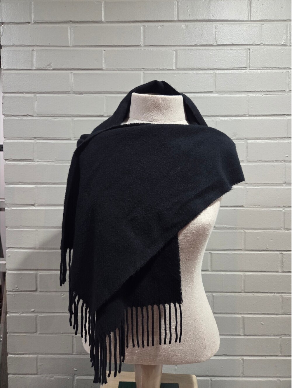 Wide Black Scarf with fringe by Cashmink